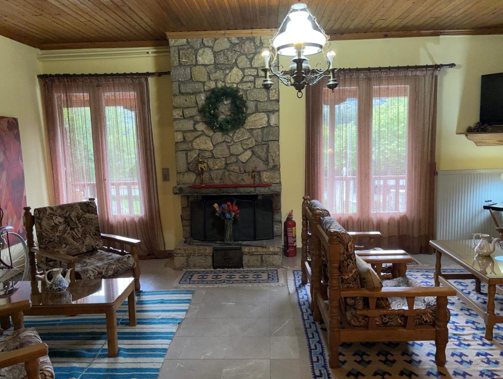 Guesthouse Sinoi Vitina Luaran gambar